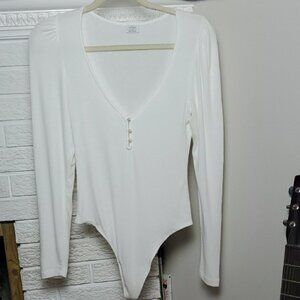 Wilfred by Aritzia Chick White V-Neck Bodysuit With Pearl Detailing Size M